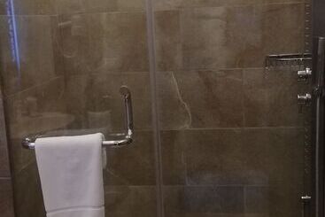 Midtown Hotel & Suites