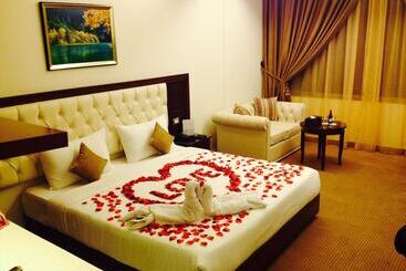 Midtown Hotel & Suites