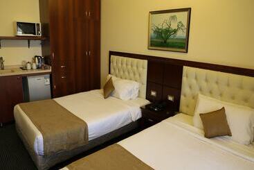 Midtown Hotel & Suites