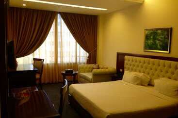 Midtown Hotel & Suites