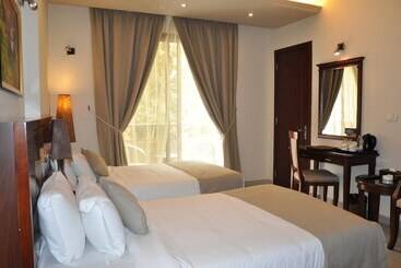 Midtown Hotel & Suites
