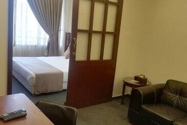 Midtown Hotel & Suites