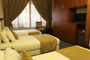 Midtown Hotel & Suites