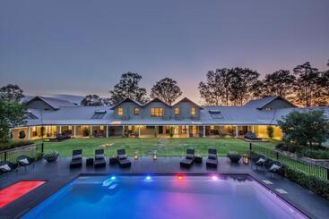 هتل Spicers Vineyards Estate