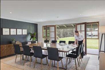 هتل Spicers Vineyards Estate