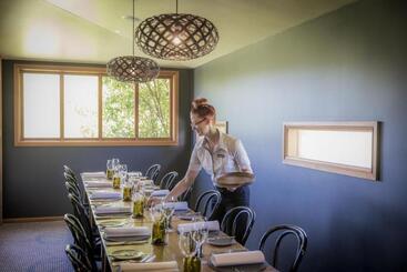 هتل Spicers Vineyards Estate