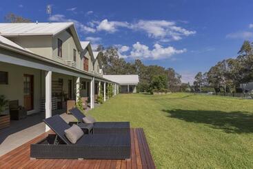 هتل Spicers Vineyards Estate