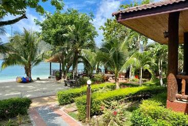 Phi Phi Villa Resort Sha Extra Plus