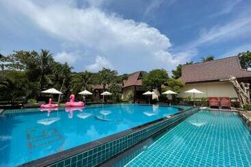 Phi Phi Villa Resort Sha Extra Plus