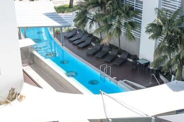 住所  Rumba Beach Resort