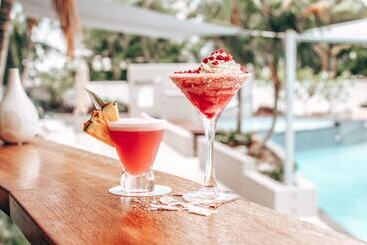 住所  Rumba Beach Resort