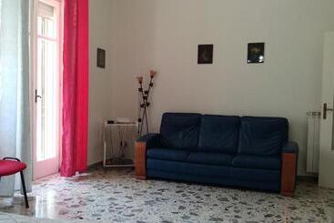 تختخواب و صبحانه Michela Home