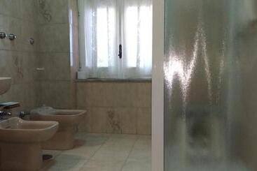 تختخواب و صبحانه Michela Home