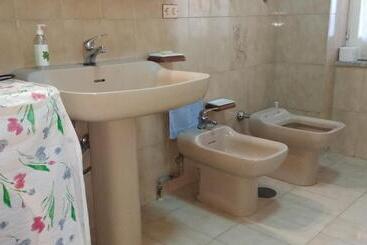 تختخواب و صبحانه Michela Home
