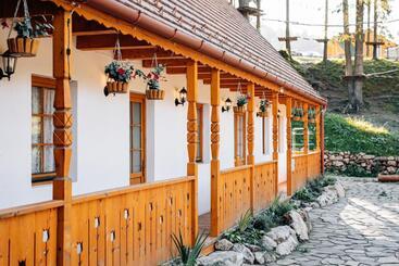 پانسیون Lolo Park Resort