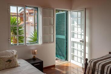 تختخواب و صبحانه Cecília S House