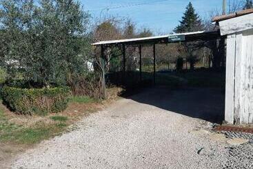 تختخواب و صبحانه Domaine De Lazuel