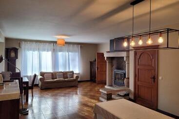 تختخواب و صبحانه Cosy Rooms Party Villa