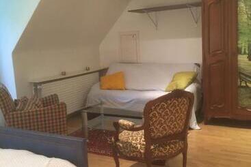 تختخواب و صبحانه Cosy Rooms Party Villa