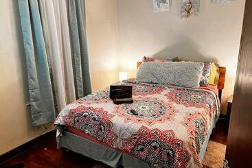 پانسیون Clean, Spacious, Inexpensive Queen Br