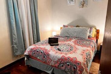 پانسیون Clean, Spacious, Inexpensive Queen Br