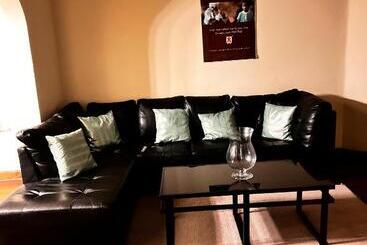 پانسیون Clean, Spacious, Inexpensive Queen Br