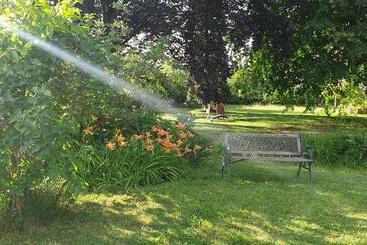 تختخواب و صبحانه De Passage Chez Lili