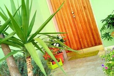 B&b L Angolo Fiorito
