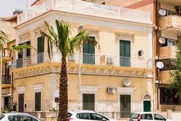 تختخواب و صبحانه Sea Beach Pozzallo