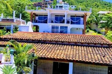 هتل Villas Ema