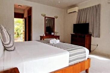 هتل Villas Ema