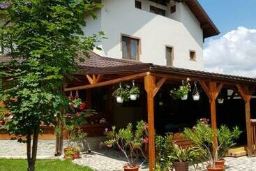 پانسیون Casa De Vacanta Macovei0744