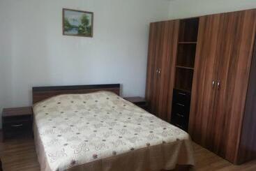 پانسیون Casa De Vacanta Macovei0744