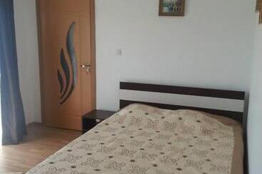 پانسیون Casa De Vacanta Macovei0744