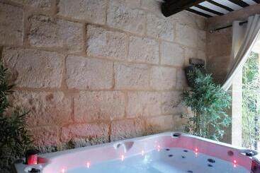 פנסיון Jim Cosy & Spa