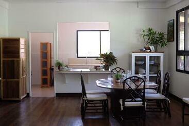 تختخواب و صبحانه Balay 8 Suites