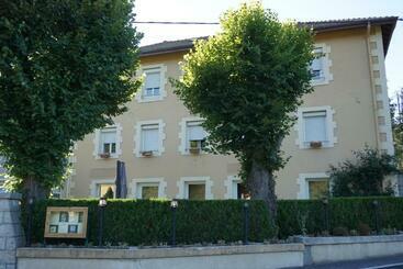مبيت وإفطار Chambres Et Table D’hôtes Le Barret