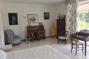 تختخواب و صبحانه Chez Mamouska