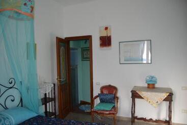 تختخواب و صبحانه La Castellana Una Finestra Sul Mare  Air Conditioned