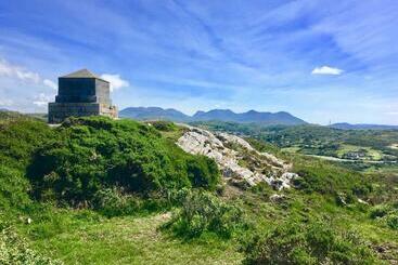 تختخواب و صبحانه Treasure Box Retreat