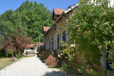 ベッドアンドブレックファースト Les Chambres De Souverain Moulin