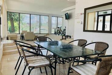هتل Villa Adrian