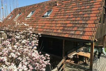 هتل Weingut Gästezimmer Pongratz