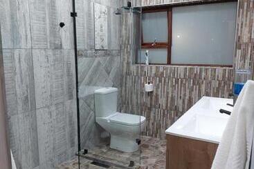 پانسیون Twins Guest House Astoni