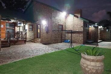 پانسیون Twins Guest House Astoni