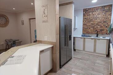 پانسیون Twins Guest House Astoni