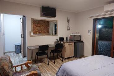 پانسیون Twins Guest House Astoni