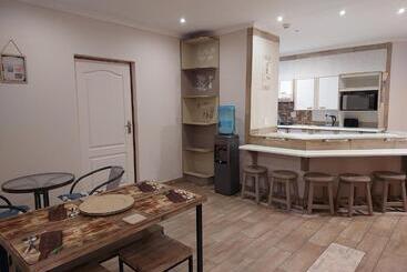 پانسیون Twins Guest House Astoni
