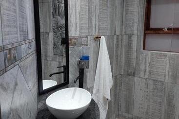 پانسیون Twins Guest House Astoni
