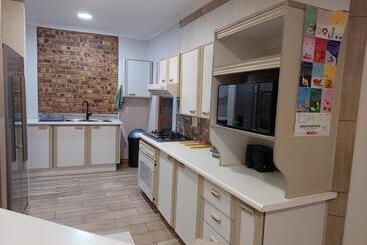 پانسیون Twins Guest House Astoni